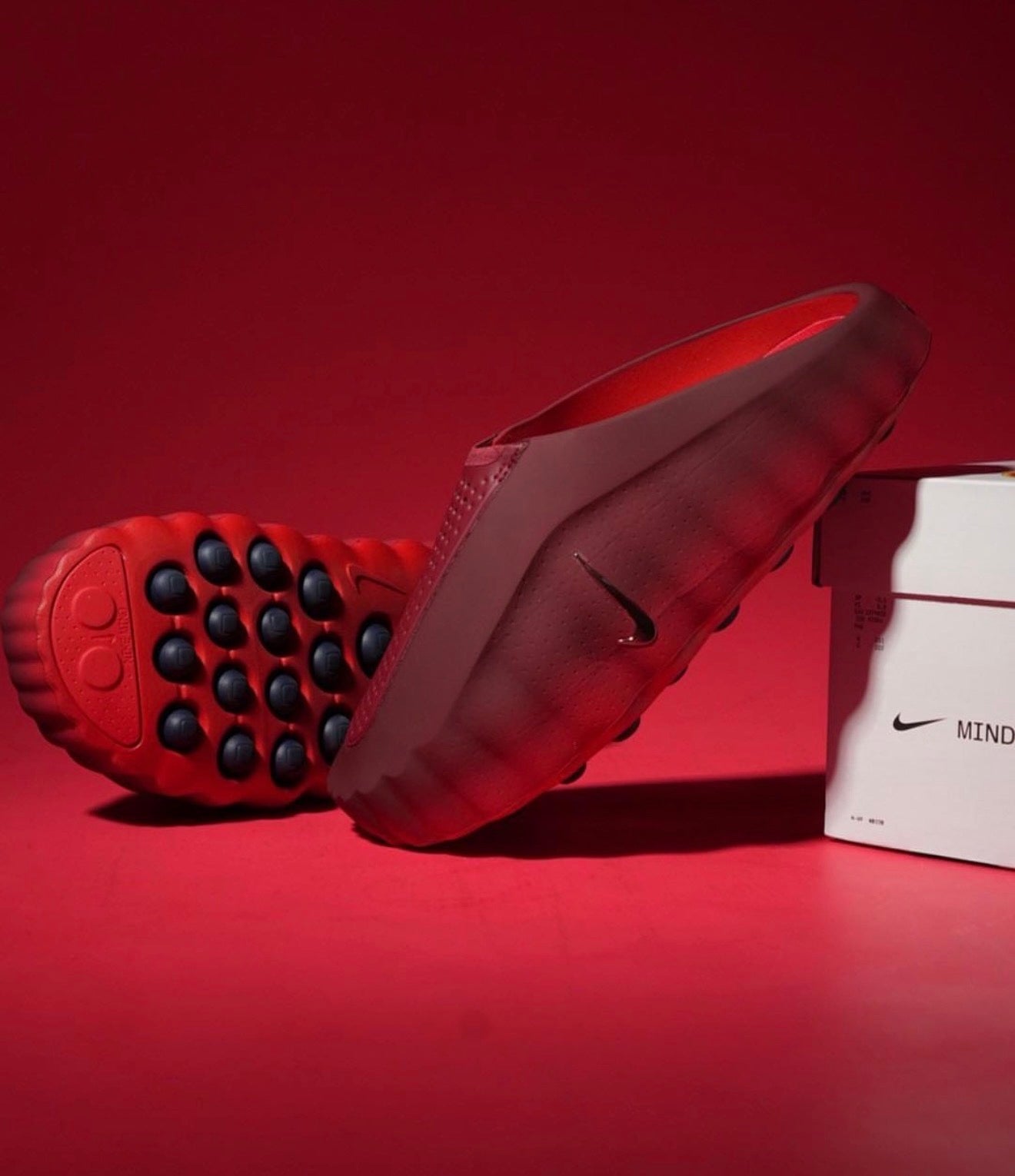 Nike mind 001" red