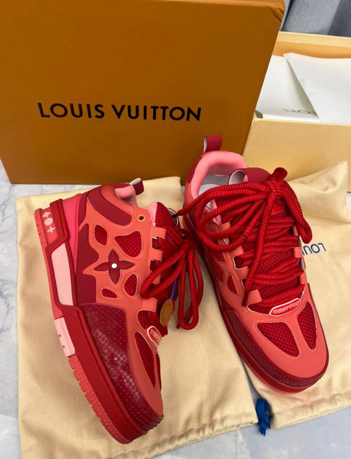 LV skates full red